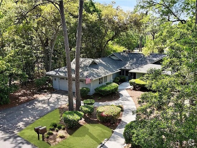Building Photo - Hilton Head Plantation home