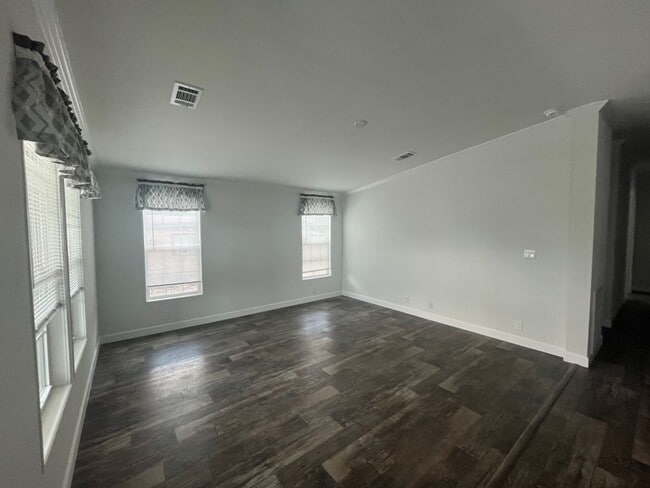 Photo - 587 Leopard Ln