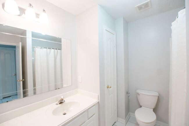 Photo - 1722 Red Oak Terrace