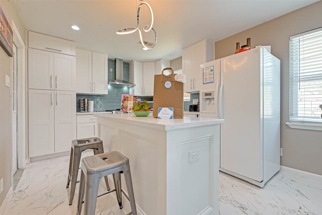 Photo - 5330 Hialeah Dr