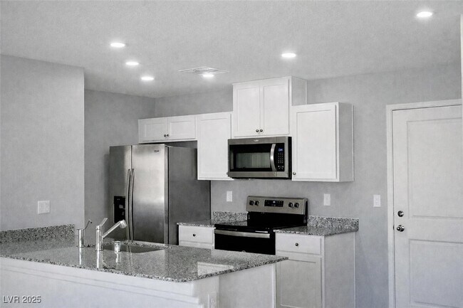 Photo - 1130 Scarlet Sparrow St