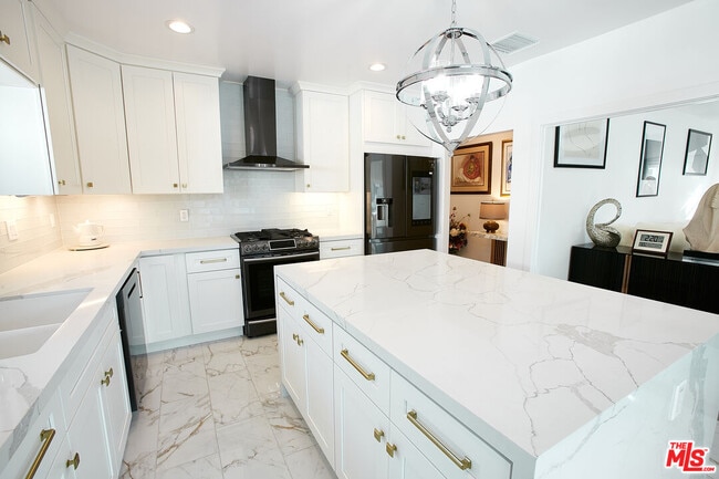 Building Photo - 1040 N Crescent Heights Blvd Rental
