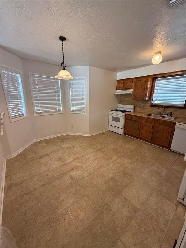 Photo - 814 Yegua St