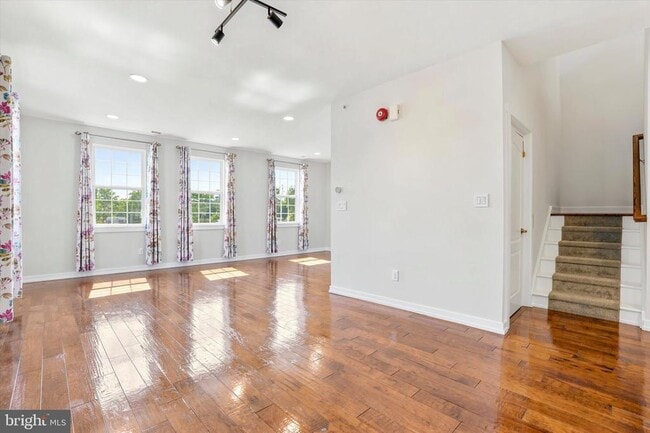 Photo - 121B Hagen Dr