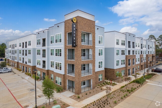 Reserve at Woodland Lakes