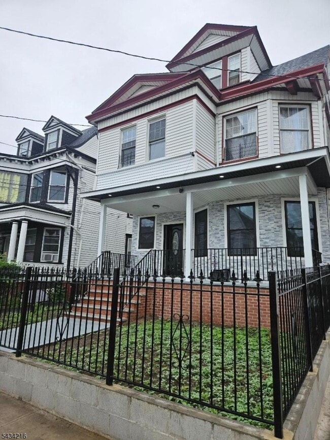 Building Photo - 26 Baldwin Ave