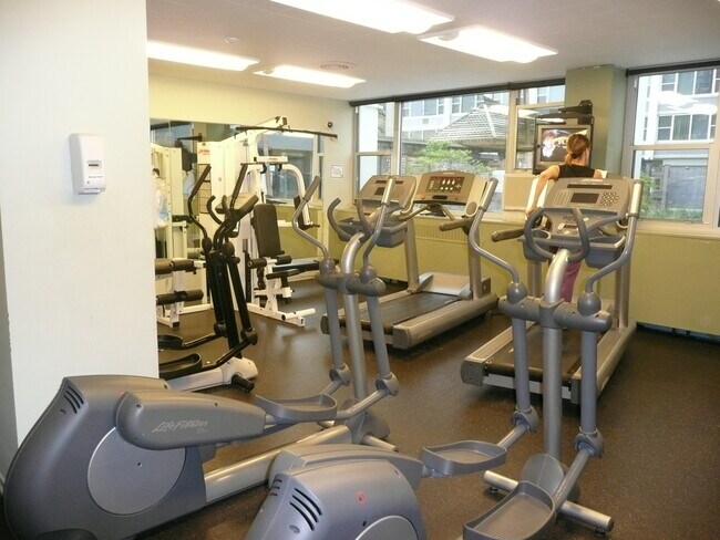 Photo - 4250 N Marine Dr Unidad 832