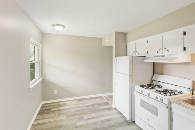 Photo - 991 Tollview Ave Unit 4