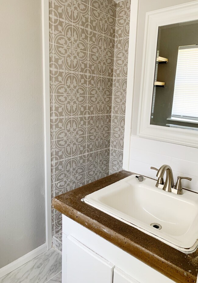 Photo - 808 Edmondson St