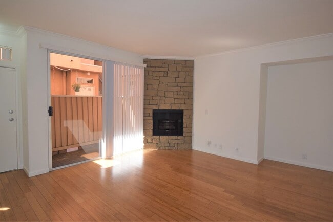 Photo - 11107 La Maida St Unidad 107