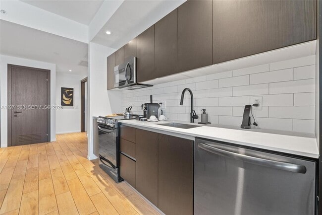 Photo - 398 NE 5th St