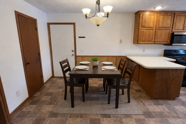 Photo - 11252 Robinson Dr