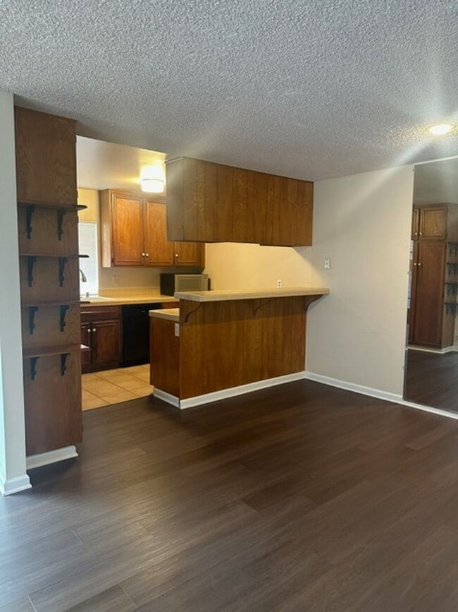 Photo - EASTER WAY - LOCATED NEAR UCSD IN UTC! MO...