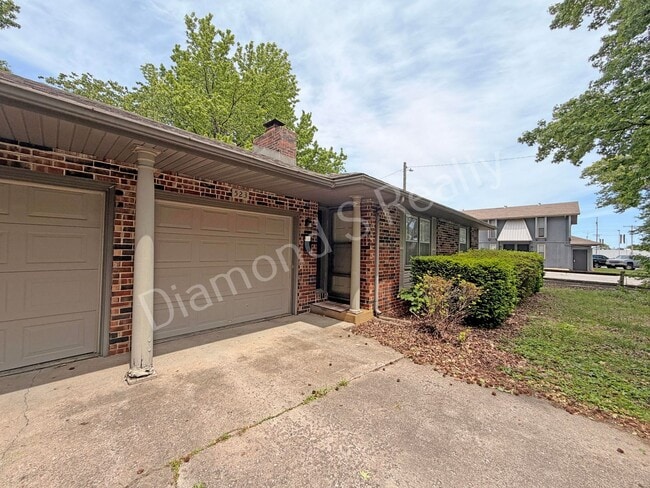Photo - 523 W Swan St Unit 1
