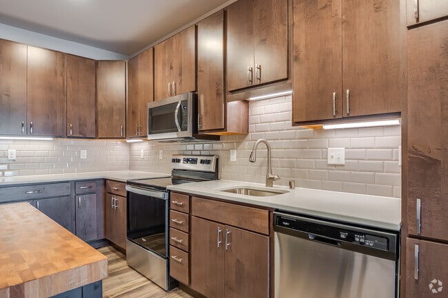 1BR, 1BA - 823SF - Kitchen
