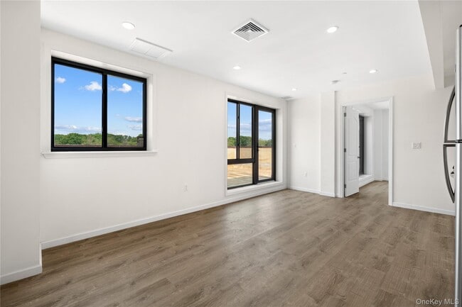 Building Photo - 214-10 15th Ave Unit 4A Rental