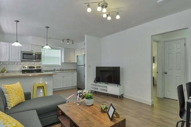 Building Photo - 1101 SW 30th St Unit 1-2