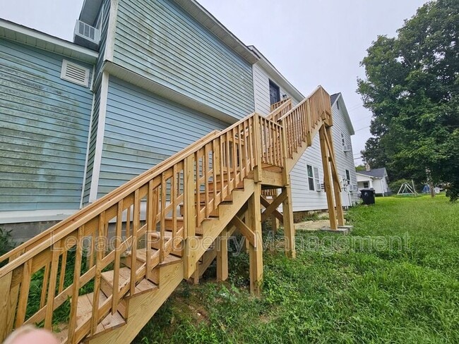 Building Photo - 215 N Logan St Unit D Rental