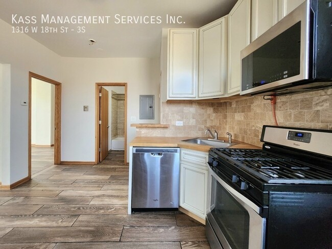 Photo - 1316 W 18th St Unit 3S