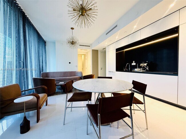 Building Photo - 300 Biscayne Blvd Way Unit 3908