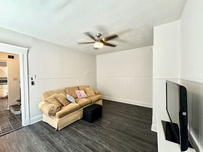 Photo - 5 bed/2 bath Mins. from UC Campus for Only...