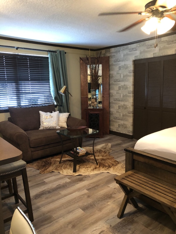 Photo - 600 Oakridge Blvd