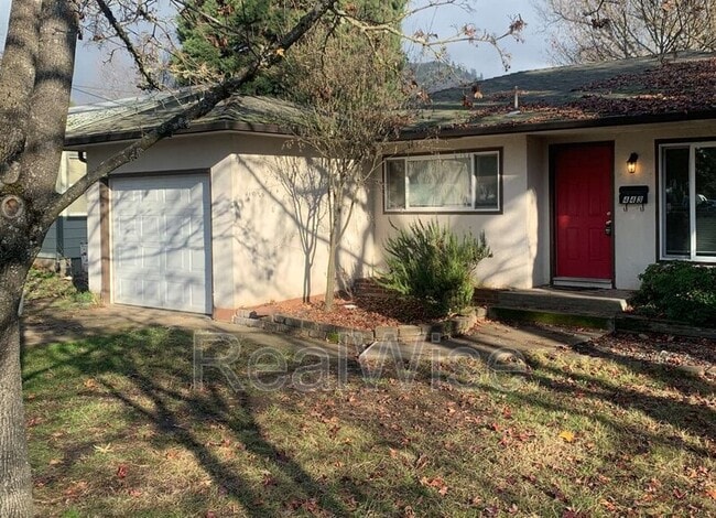 Photo - 443 NE Baker Dr
