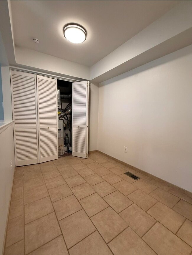 Photo - 519 Longshore Dr Unit B