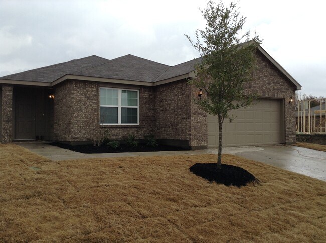 Building Photo - 1413 Raven Dr S