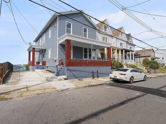 Building Photo - 2721 Cobden St Unit 1