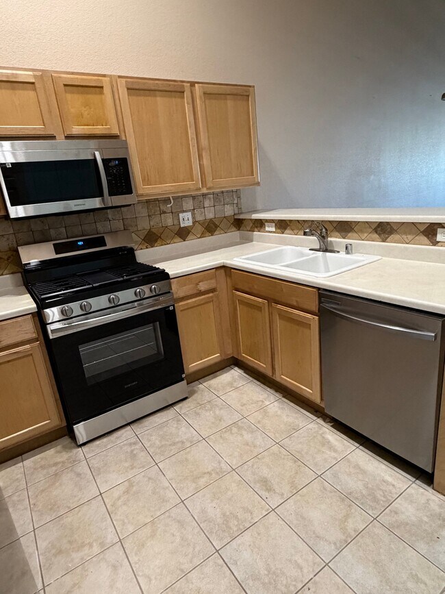 Photo - 2152 Jade Creek St