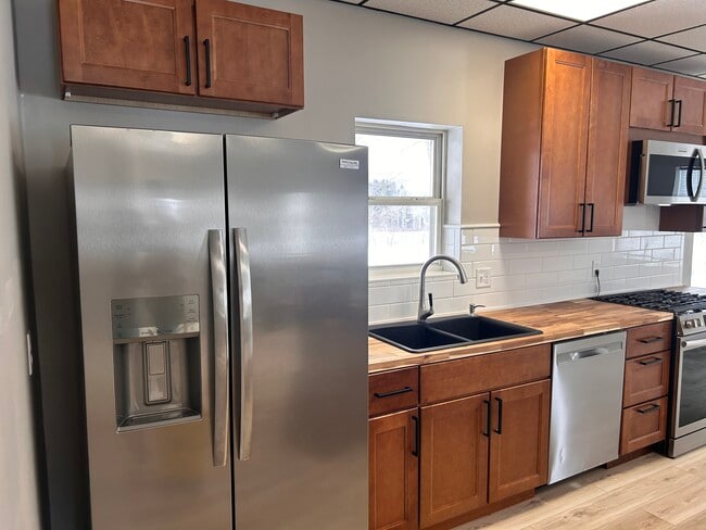 Building Photo - 1093 NY-19