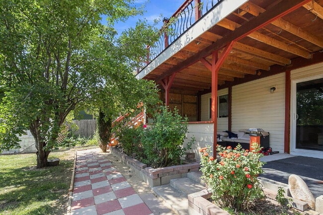 1012 N Jullion Ave