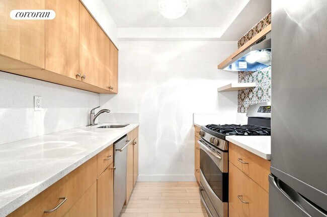 Photo - 215 E 24th St