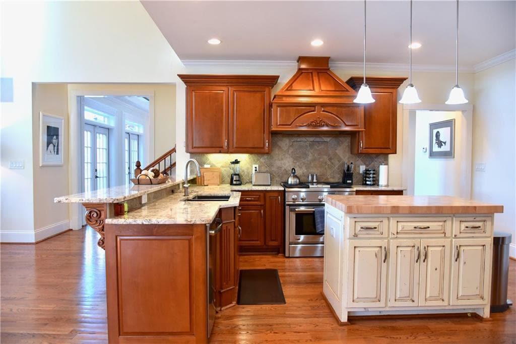 Photo - 124 Darwish Dr
