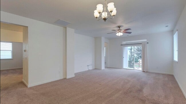 Photo - 3 Bedroom, 2-bathroom ranch in desirable Whisper Creek!  Available June 1st !!