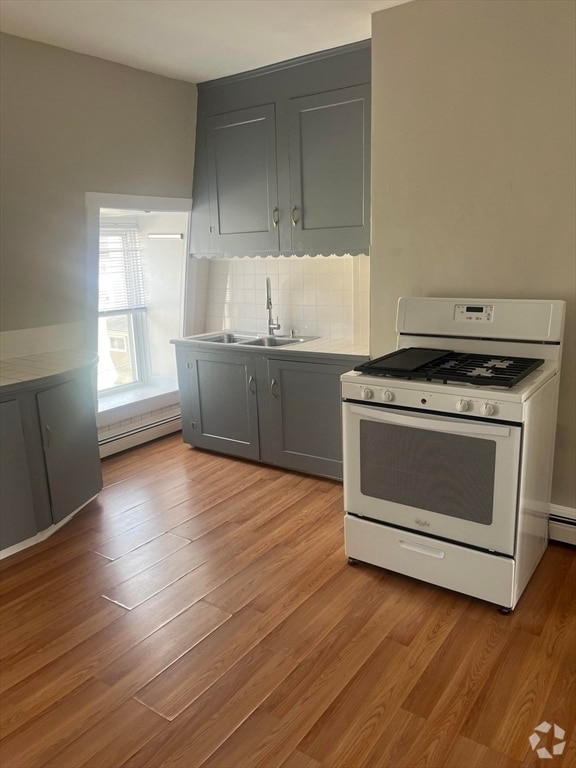 Building Photo - 154 Cottage St Unit 3 Rental