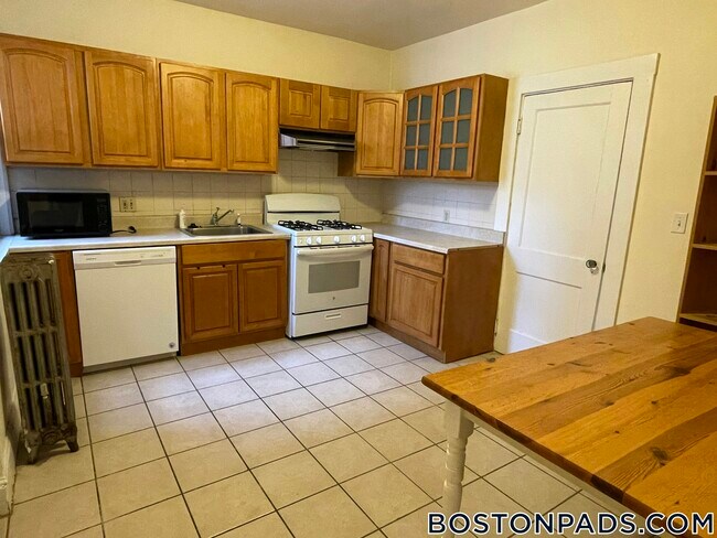 194 Kelton St Unit 1