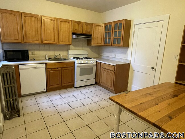 Photo - 194 Kelton St Unit 1