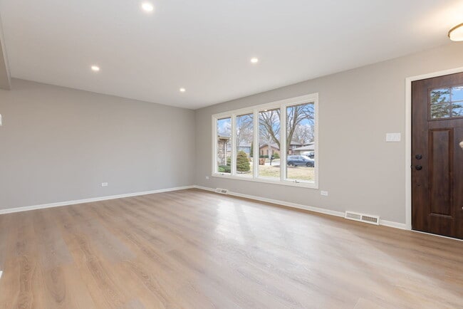 Photo - 8518 Candlelight Dr W