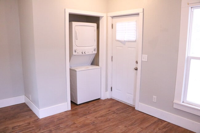 Photo - 1421 Main St