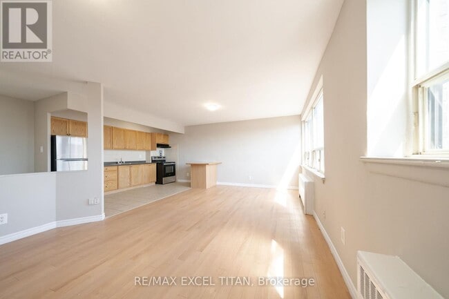 Photo - 468 Ottawa St N Unit 436D