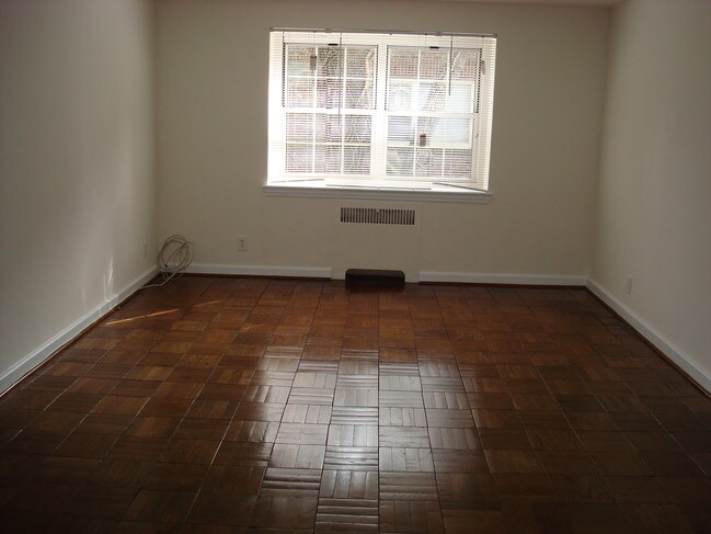Woodside Court Apartments
