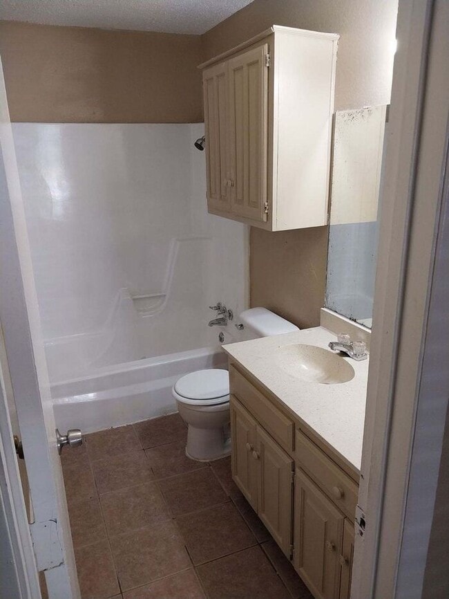 Photo - Welcome Home to Jefferson Square Apartments!