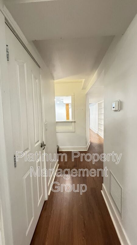 Photo - 933-918 18 Ave SW