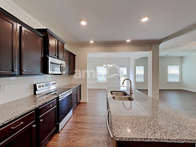 Photo - 688 Woodall Rd