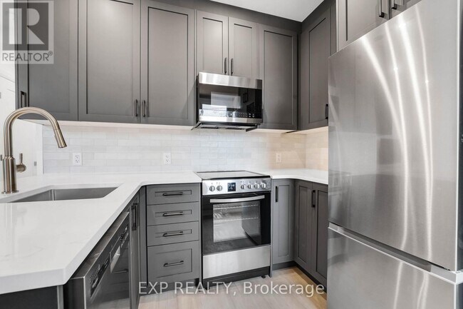 Photo - 887 Somerset St W Unité 101