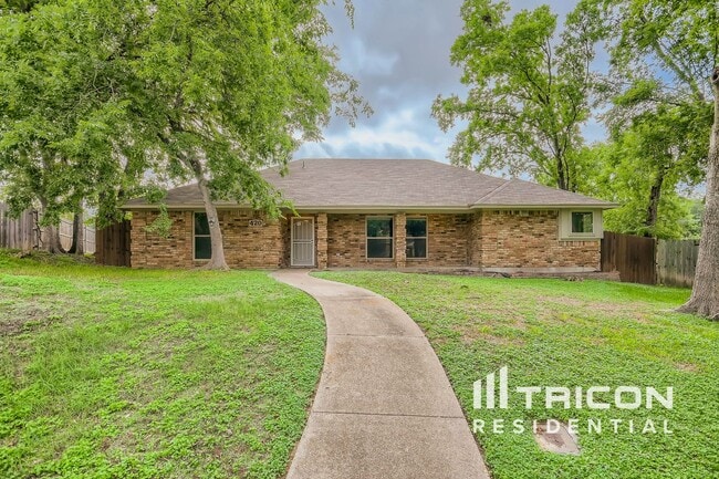 Photo - 420 Hillcroft Cir