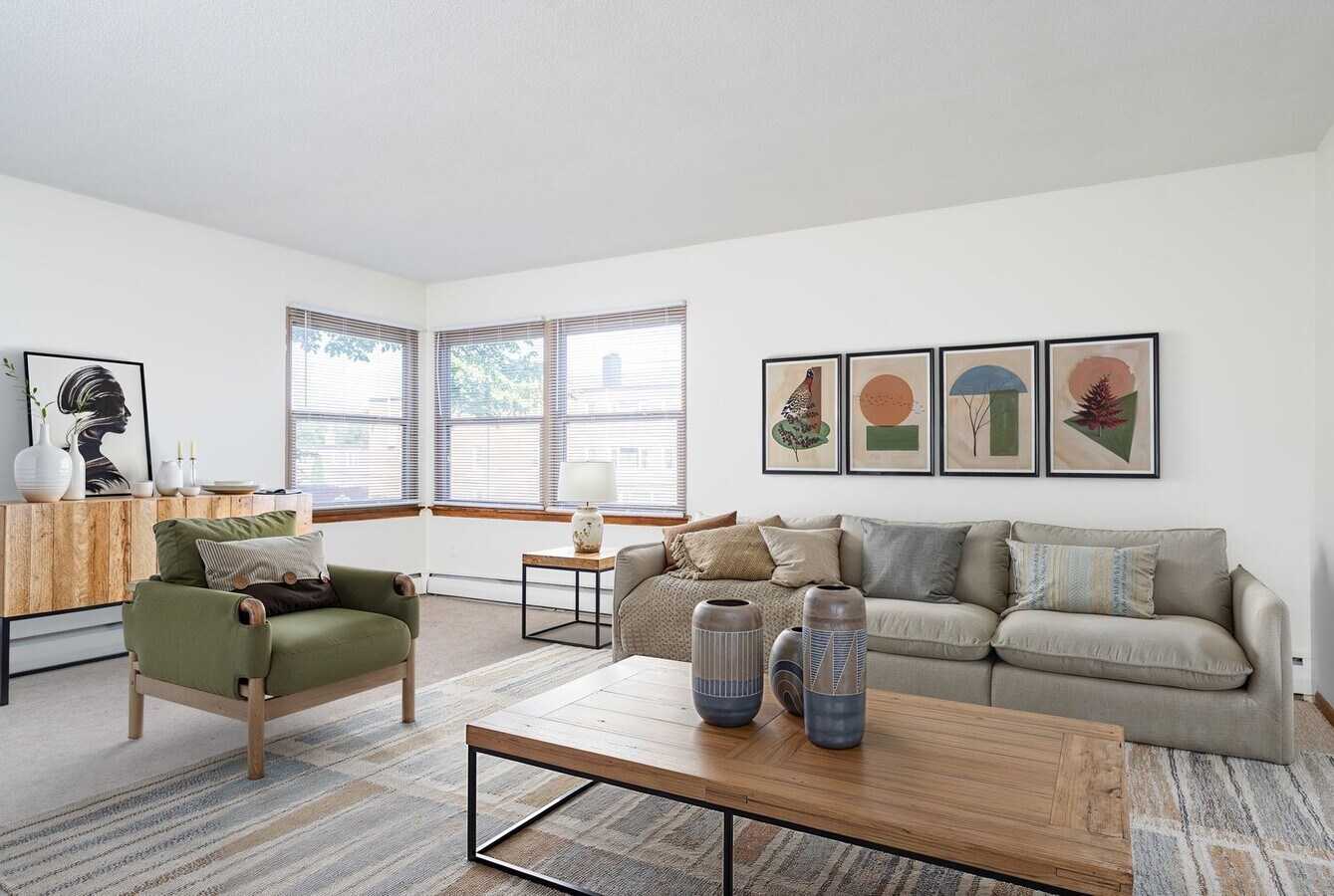 Photo - 2025 Montreal Ave