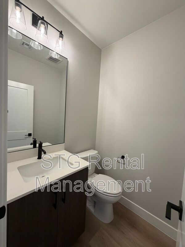 Photo - 618 Hemsworth Ln